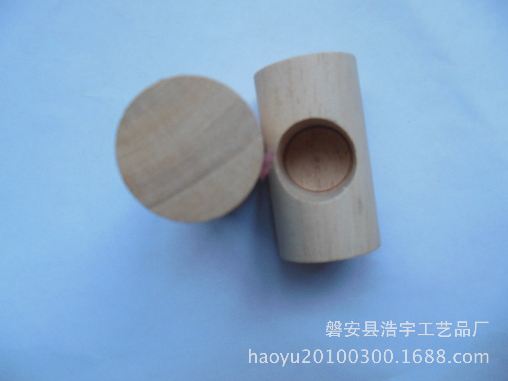 爱马仕大地香水的包装则相对简洁