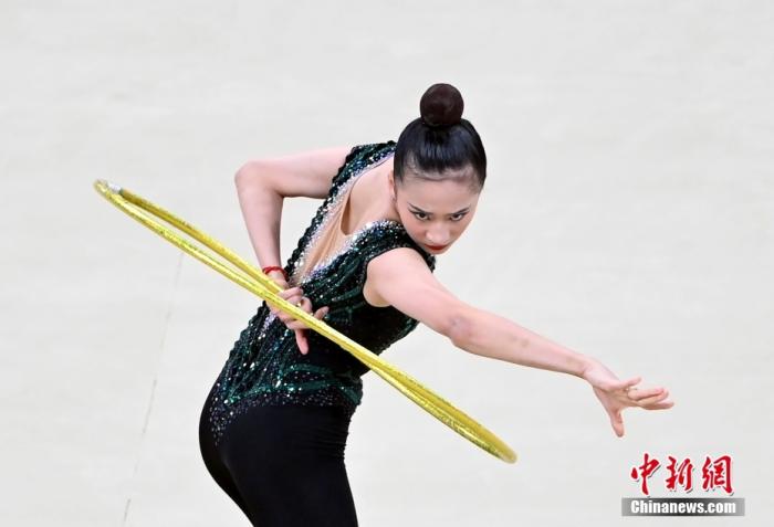 中国艺术体操新星王子露斩获个人项目首枚世界