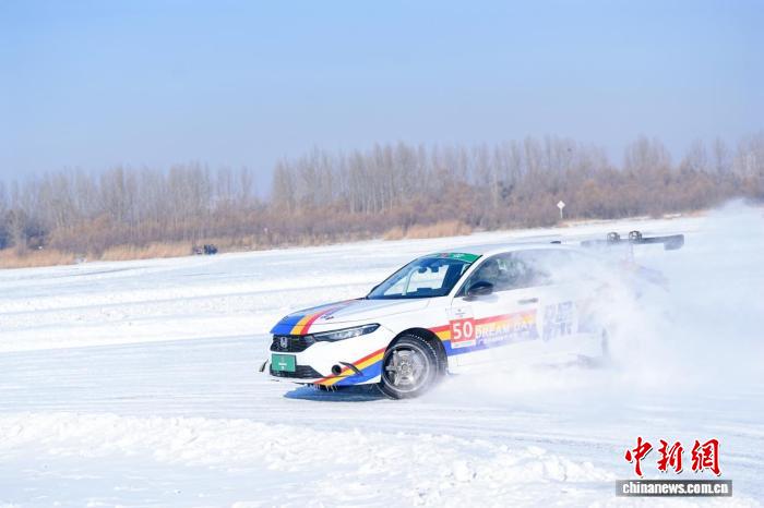 哈尔滨冰雪汽车超级联赛开幕 燃动冰雪赛道 共襄