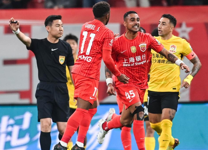 上海海港4-1力克青岛西海岸 郑智球队两连败