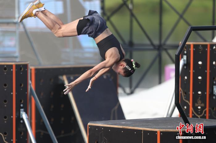 商春松成都世运会跑酷夺冠翻过“那座山”