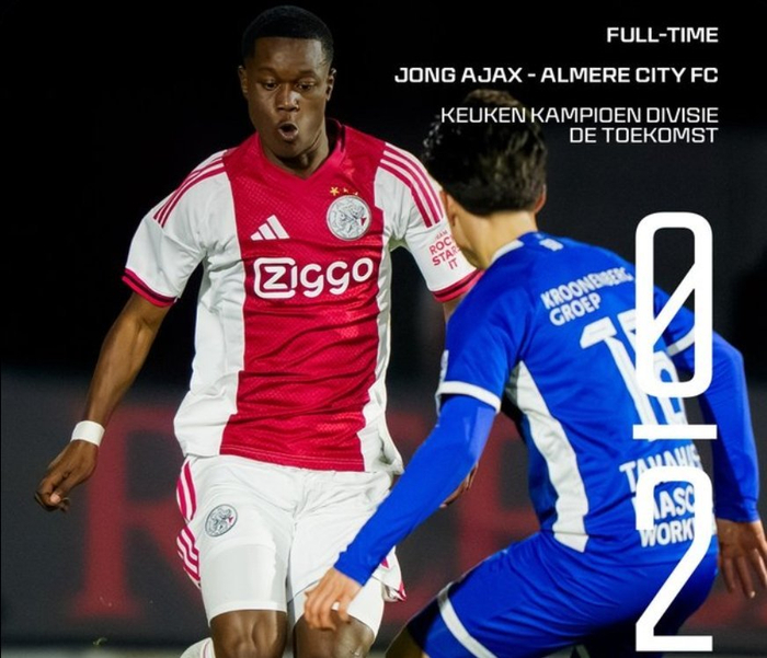 荷乙赛场阿贾克斯青年队不敌阿尔梅勒城，伊布