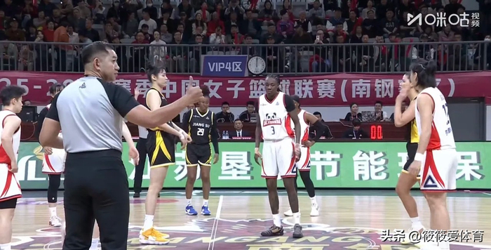 四川女篮力克江苏晋级决赛 坎贝奇统治赛场