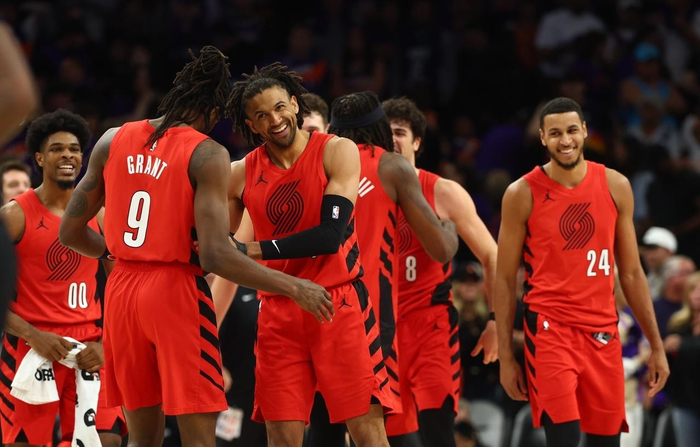 杨瀚森21号球衣闪耀季后赛 双塔战术或成关键