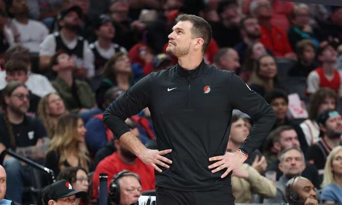 杨瀚森21号球衣闪耀季后赛 双塔战术或成关键