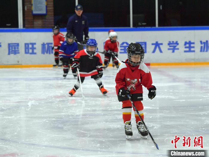 长春冰场驰骋的小将：追梦之路不言苦累，向冠